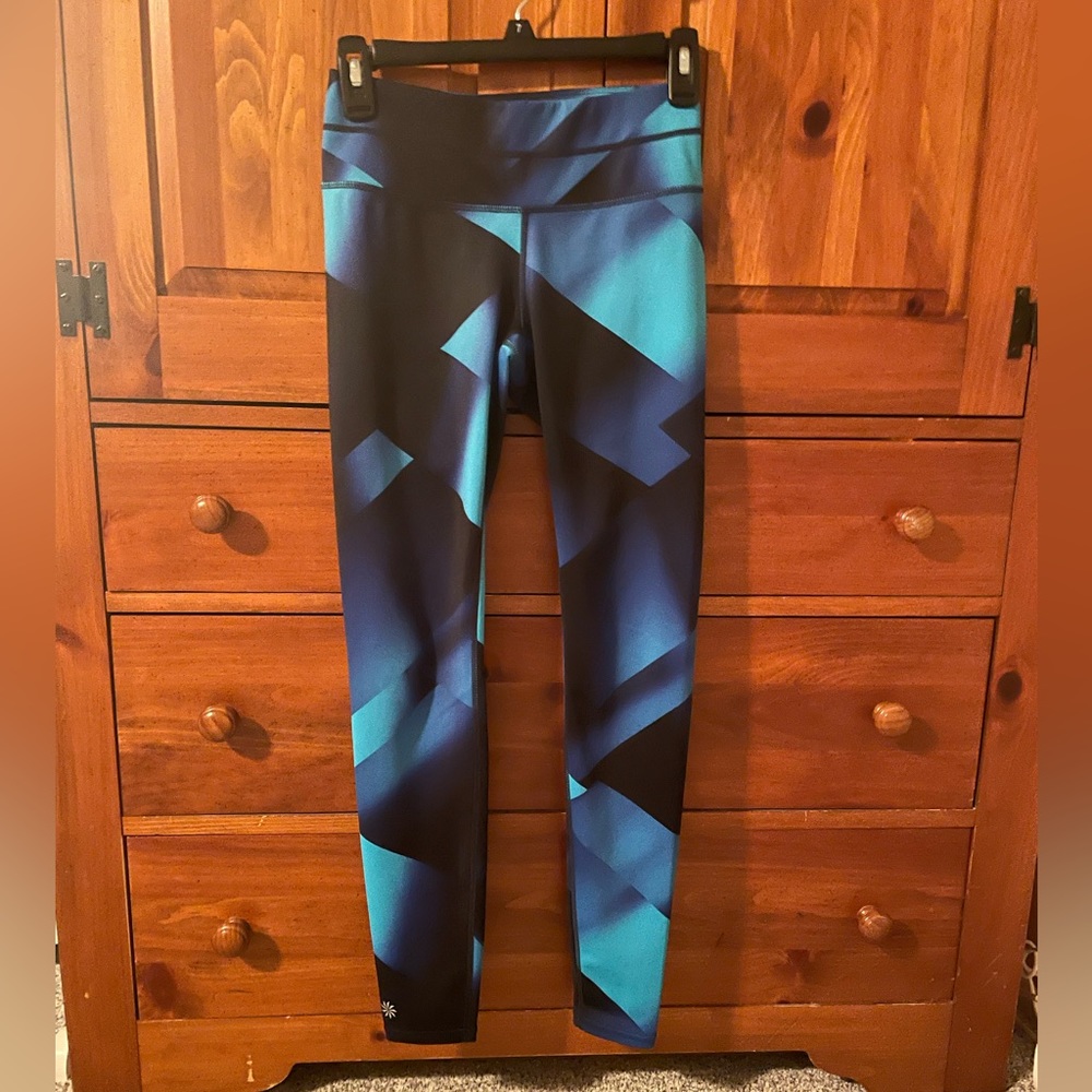 Never worn!! Gorgeous Athleta Activewear Leggings/Tights, size Extra Small